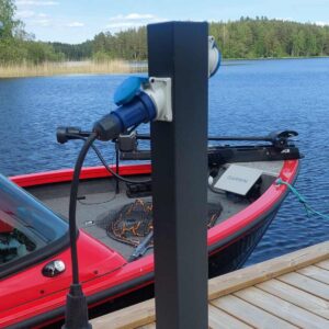 Savorak sähkötolppa kahdella pistorasialla, musta