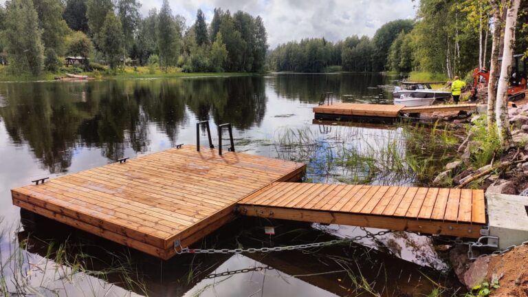 Mökki P. 3 m käyntisilta, päätyosa 3,15 x 4 m. Kouvola