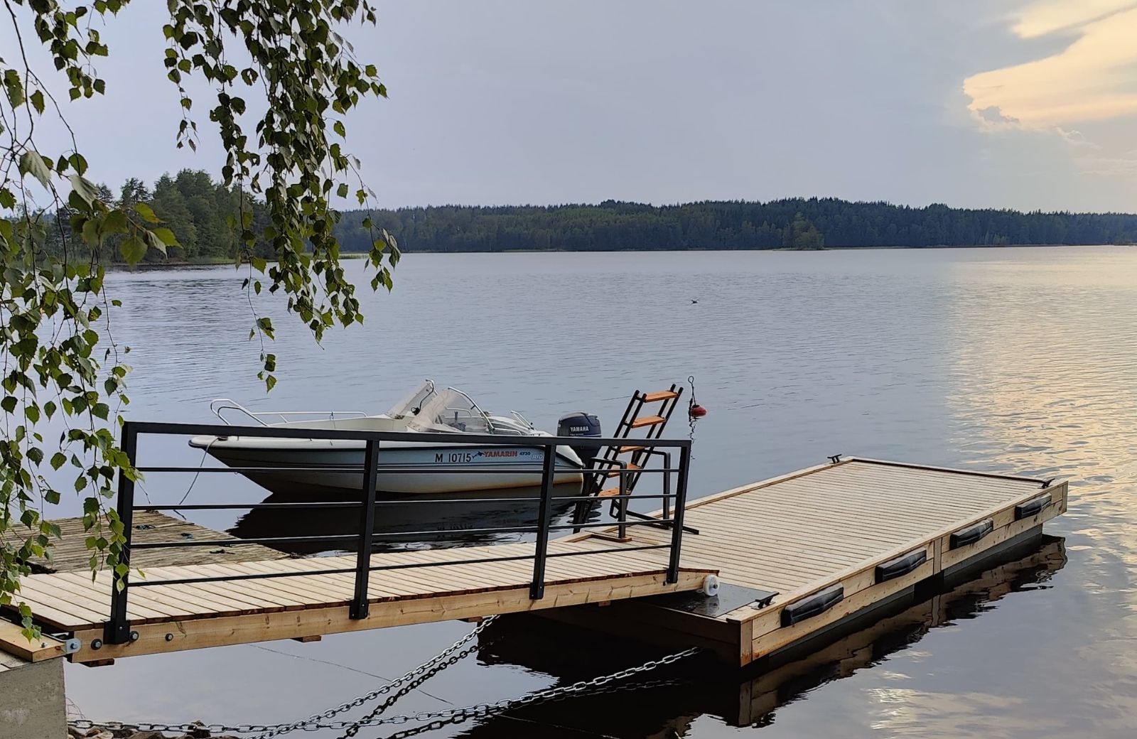 savorak-betoniponttonilaituri-2.4-x-6-m-ja-vene