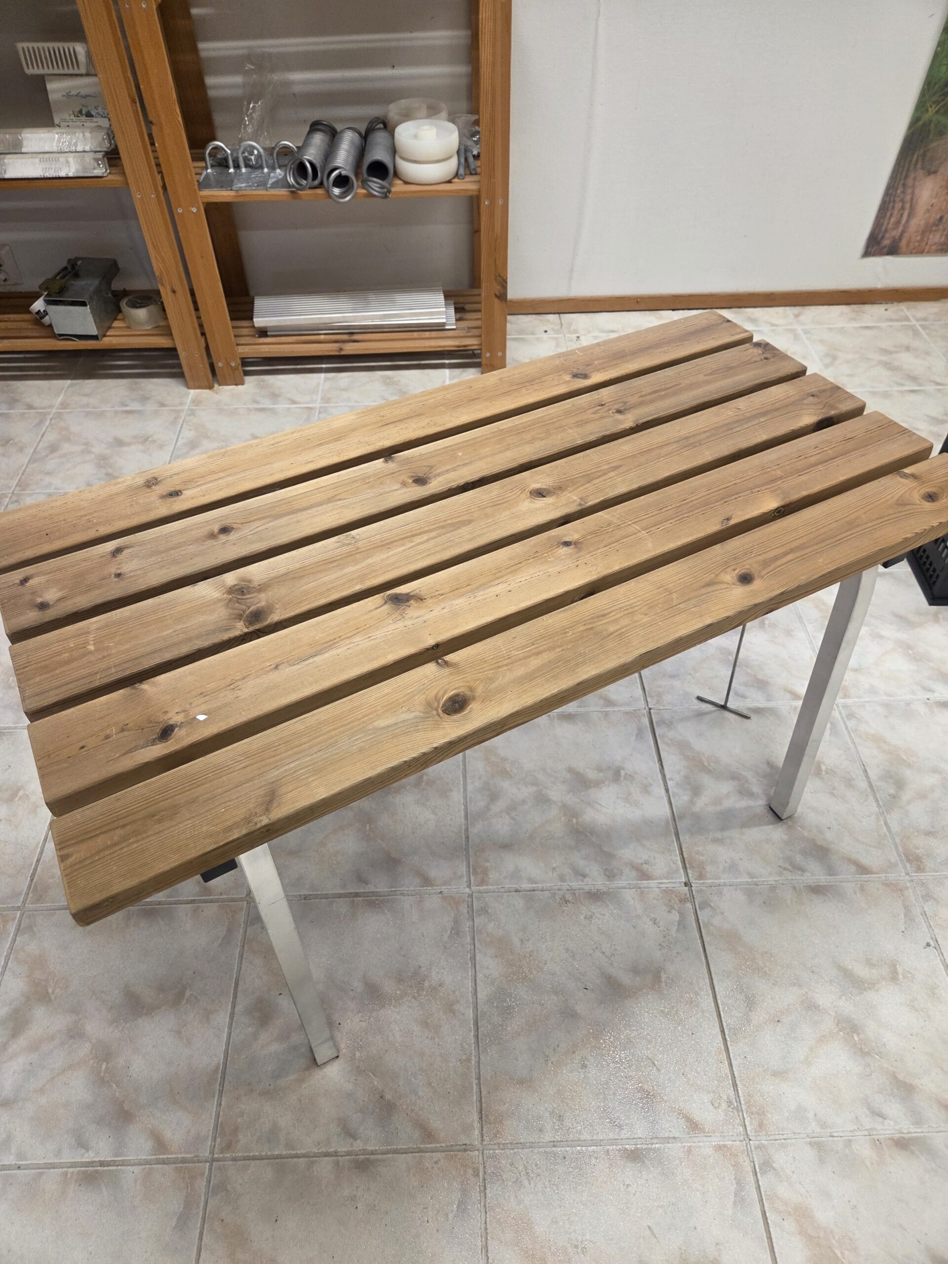 Kevyt pöytä 105 cm